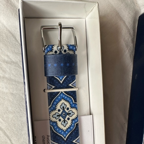 Never worn!! Vera Bradley Nantucket Navy watch 🌊⚓️⌚️ - Picture 6 of 9